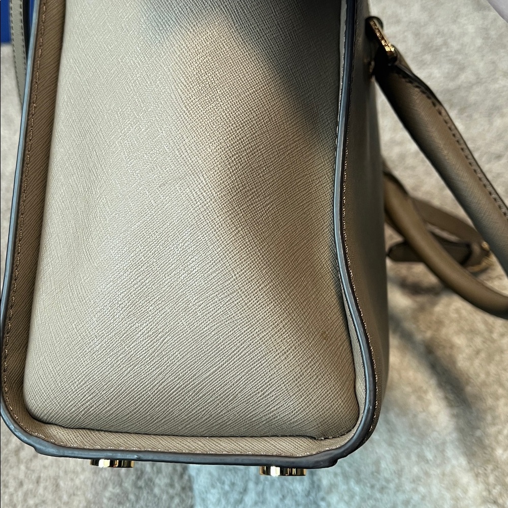 Michael Kors Medium Selma Satchel, taupe, pre-loved condition! - Picture 9 of 9